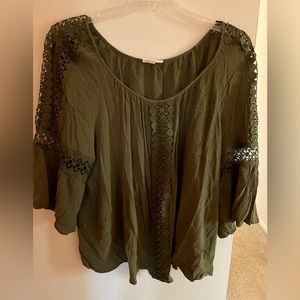 Cold shoulder lace sleeve green blouse 2x Westport